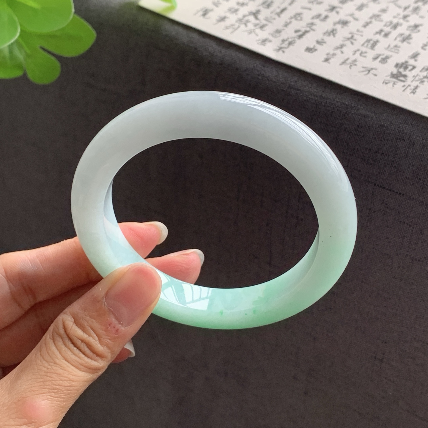 070803JJ 飘绿正圈翡翠手镯 58.3-11.4-10