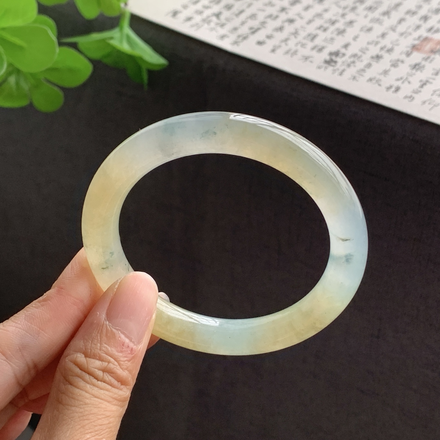 070832JM 黄翡飘花圆条翡翠手镯 54-10.2