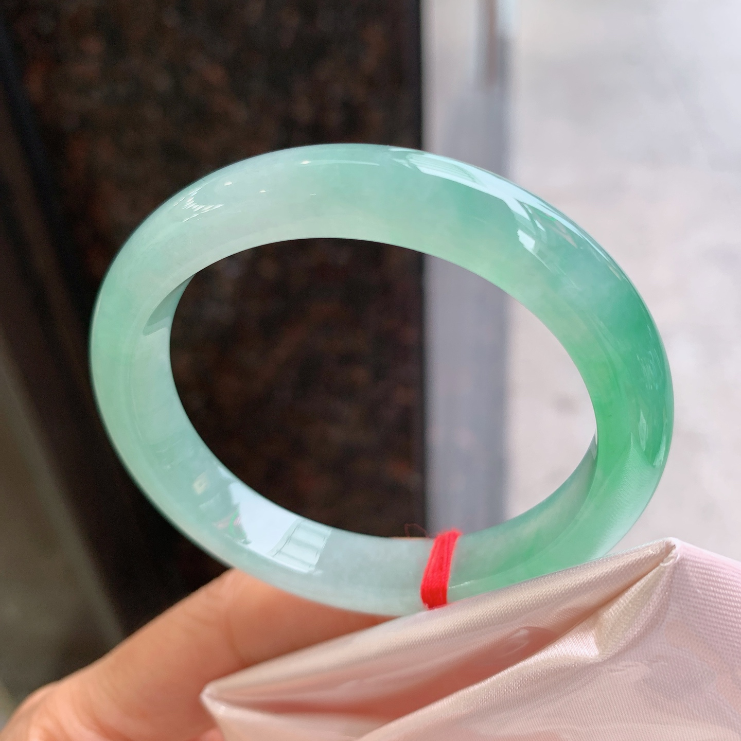 贵妃冰飘绿 无裂 尺寸：52.5/46/9.6/7.5 种色俱佳