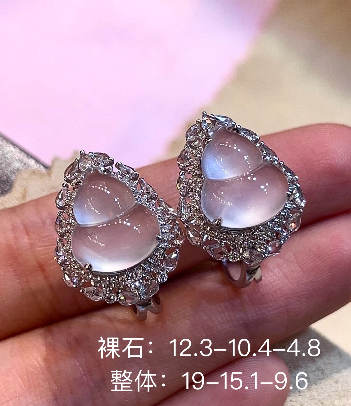 玻璃翡翠葫芦耳钉 冰透透水润润，种水，胶感十足 圆润饱满，18k金镶南非钻，性比超高，12.3-1