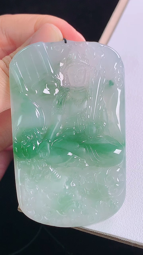 冰飘花文殊菩萨，无裂，尺寸:64.8-40.5-5.4mm