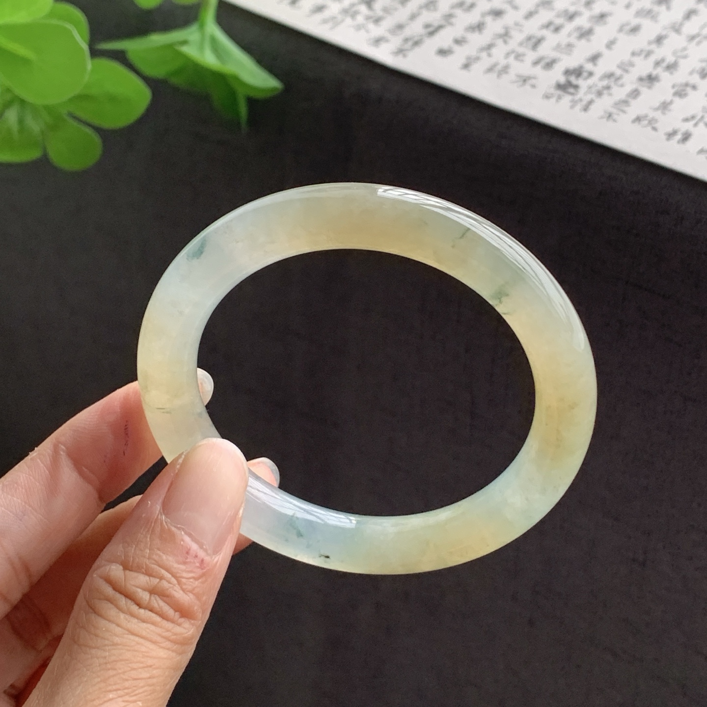 070832JM 黄翡飘花圆条翡翠手镯 54-10.2