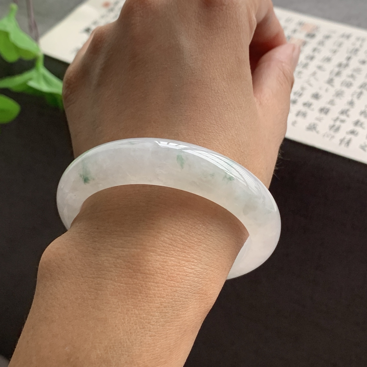070831LJ 黄翡飘花正圈翡翠手镯 51.6-13.5-8.2