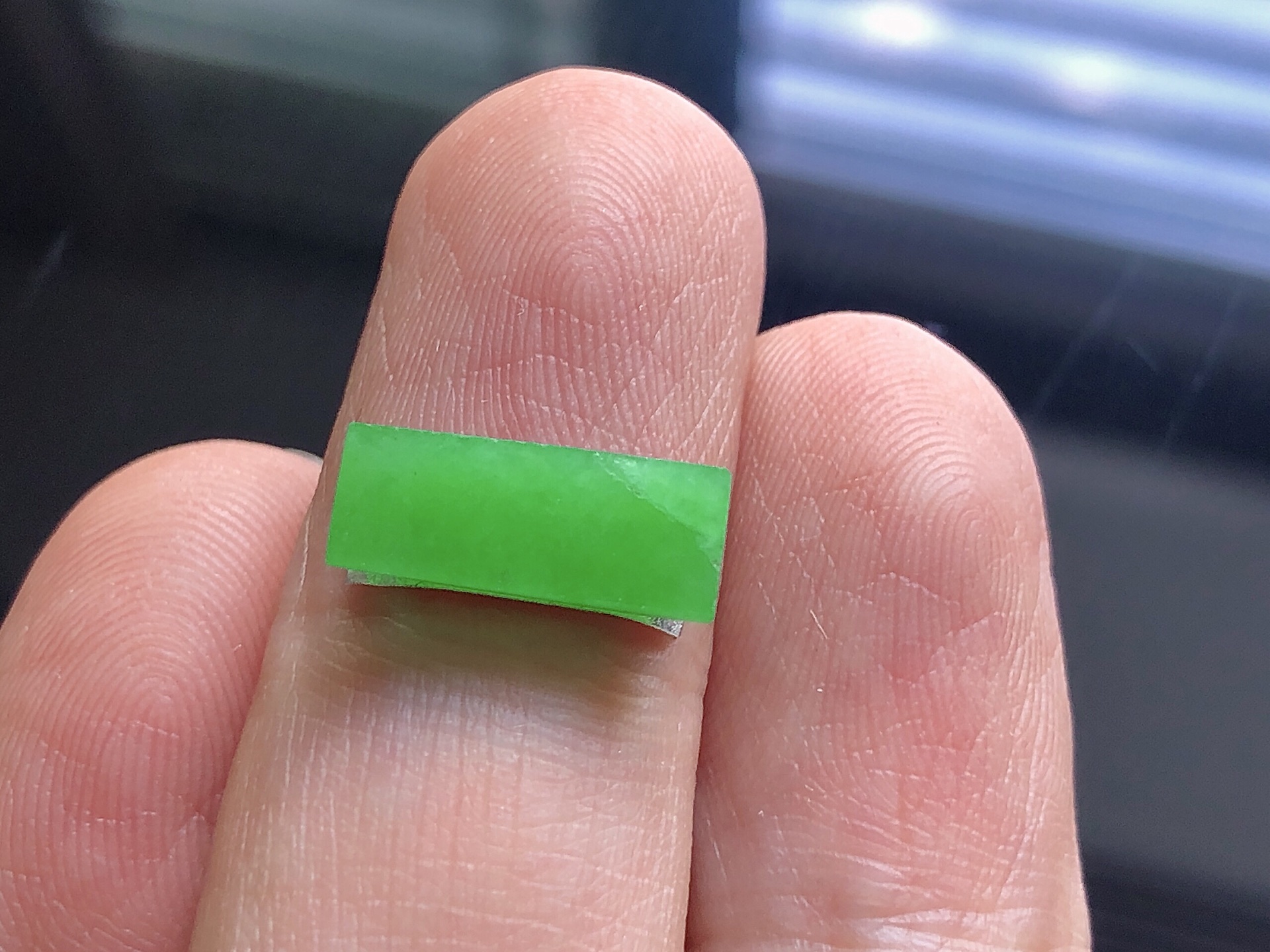️ 阳绿方块， 色泽艳阳，通透水润，玉质细腻，夺目迷人，镶嵌效果，品相，无裂，尺寸13.7*5.5*2.5