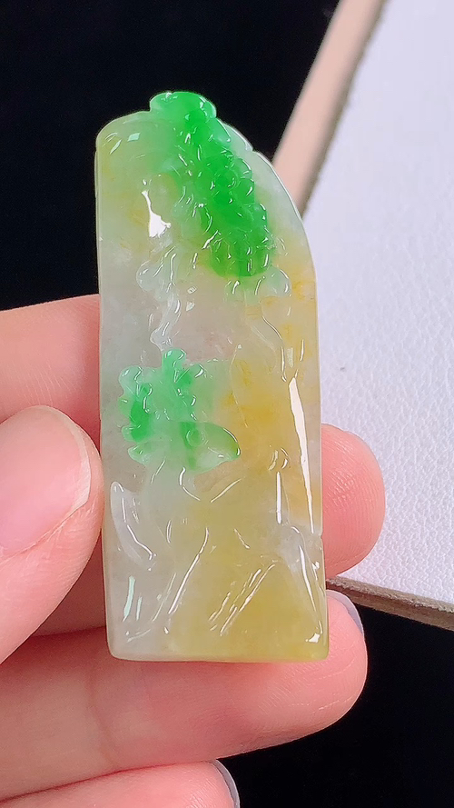 三彩鹿牌，无裂，尺寸:46.2-17.4-5.8mm