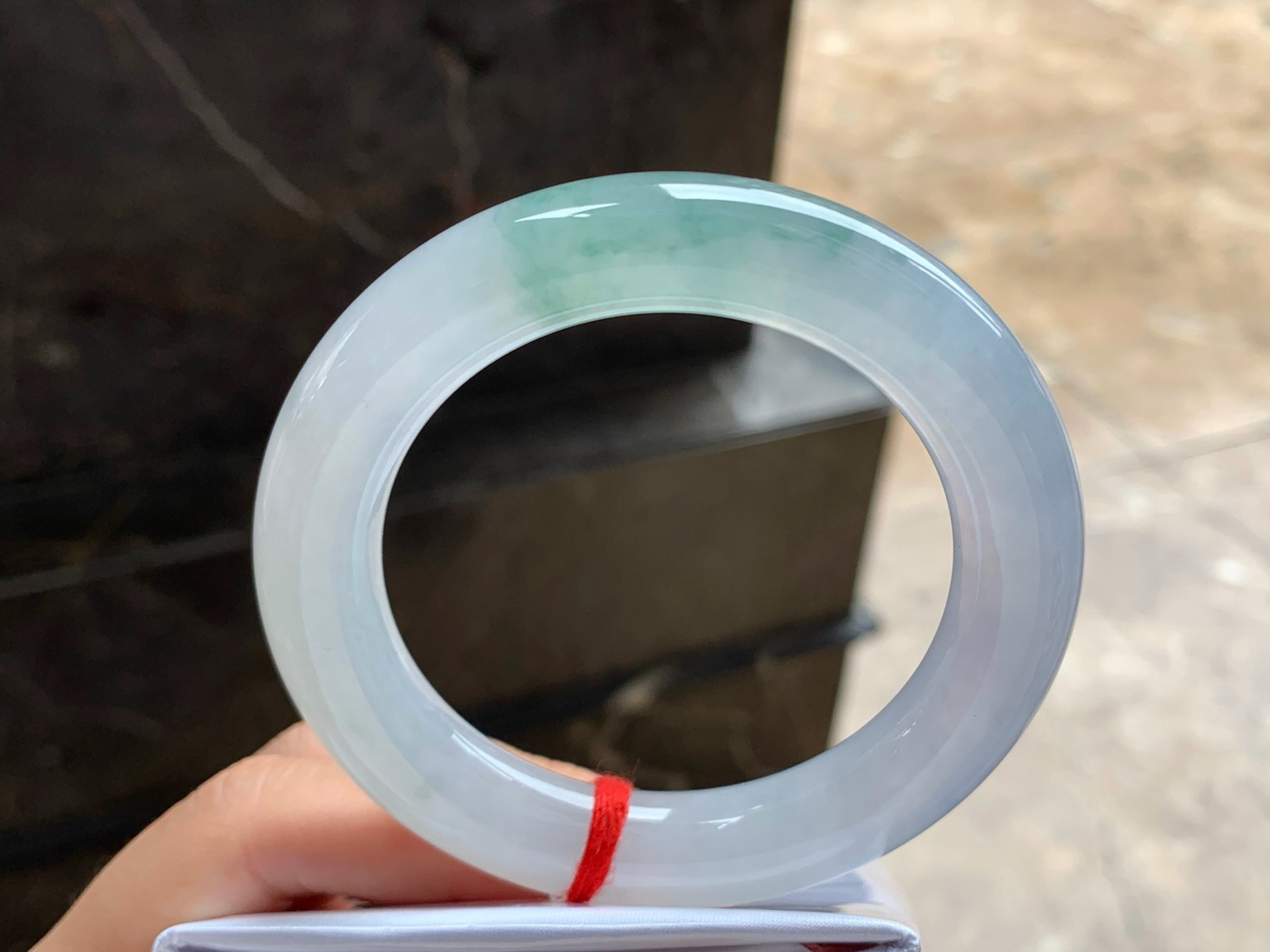 55-12
飘花圆条手镯^_^水润冰透