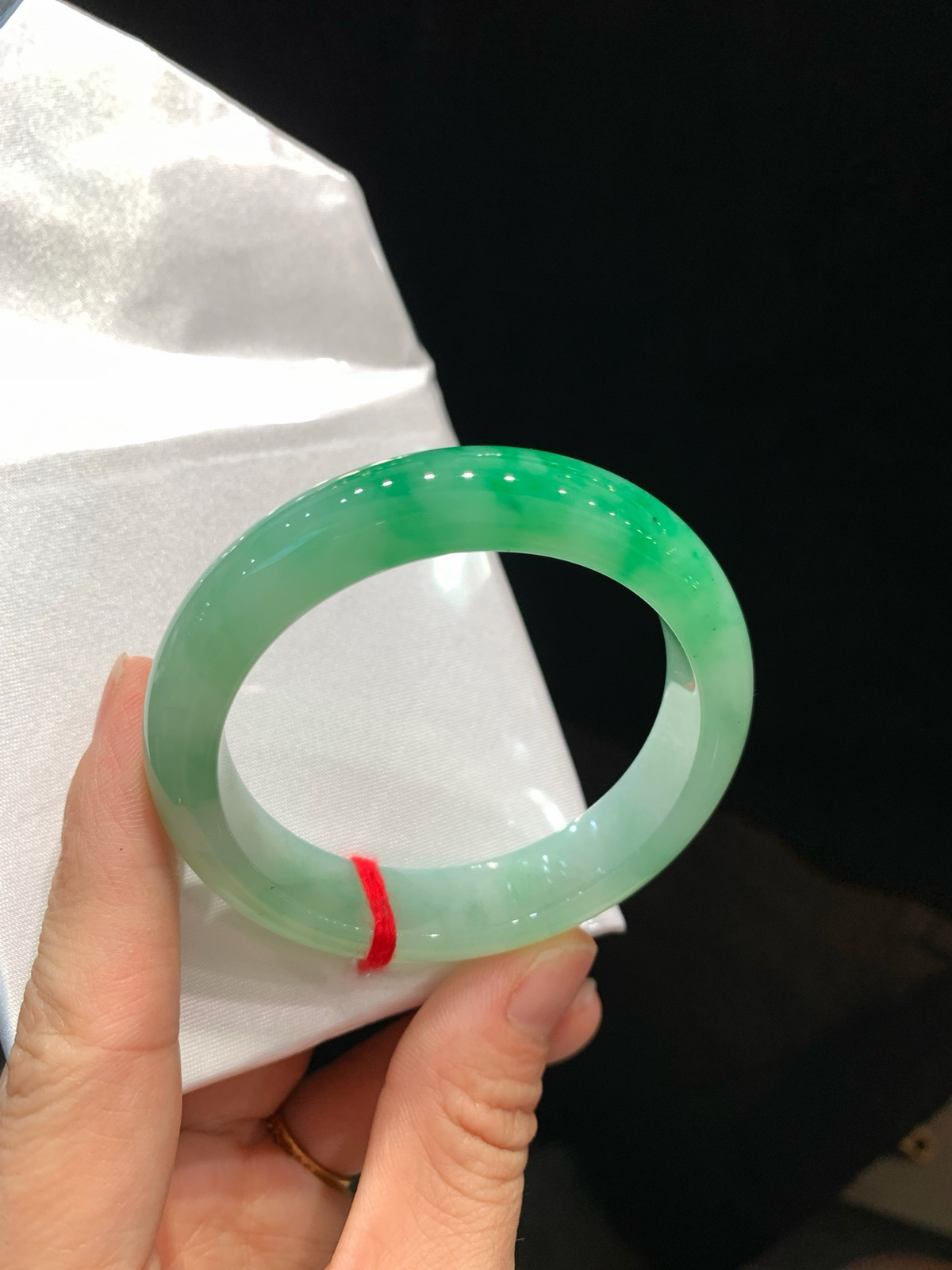 尺寸50.4/13.4/8.9，带色手镯
水润清爽 有种有色