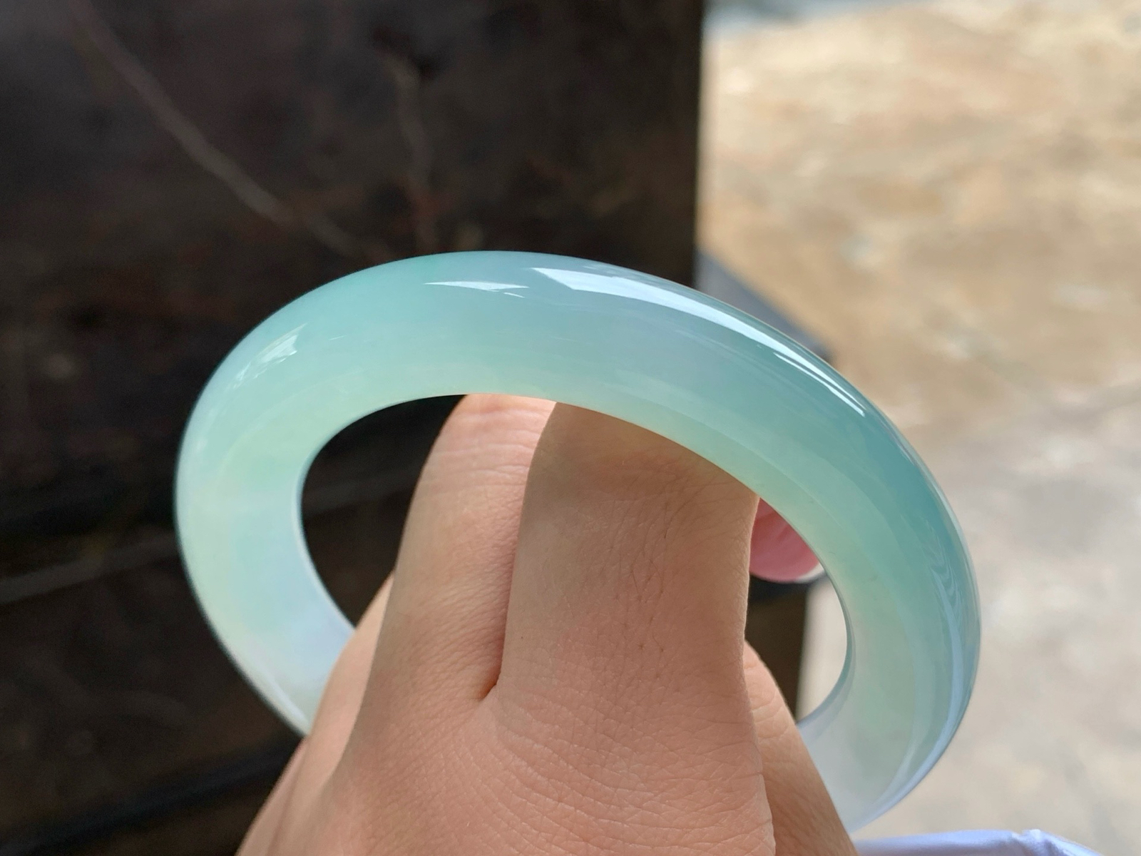 56-12.5
冰蓝圆条手镯^_^水润冰透