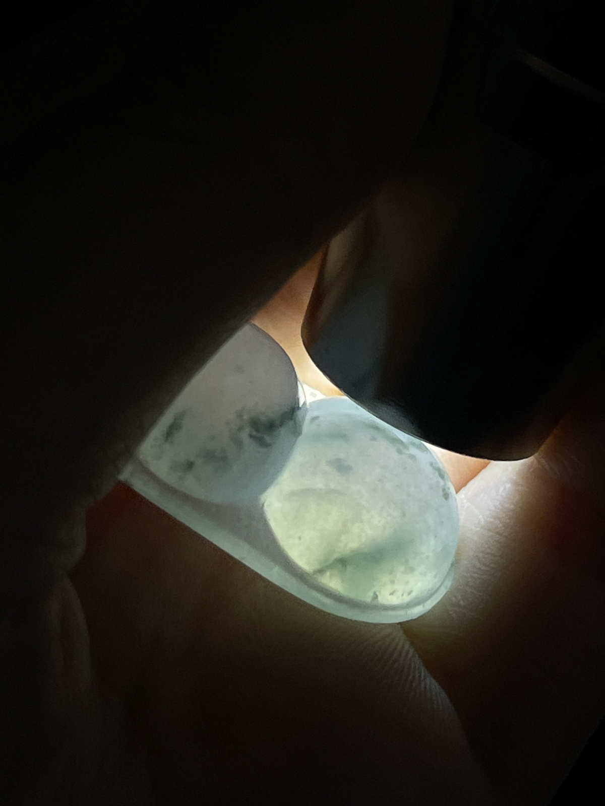 翡翠冰糯种淡绿色飘花福豆