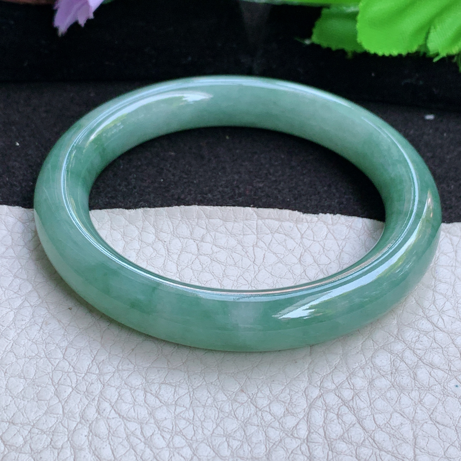 js实拍57*11*10美人镯 缅甸翡翠a货玉手镯细润飘花圆条玉手环