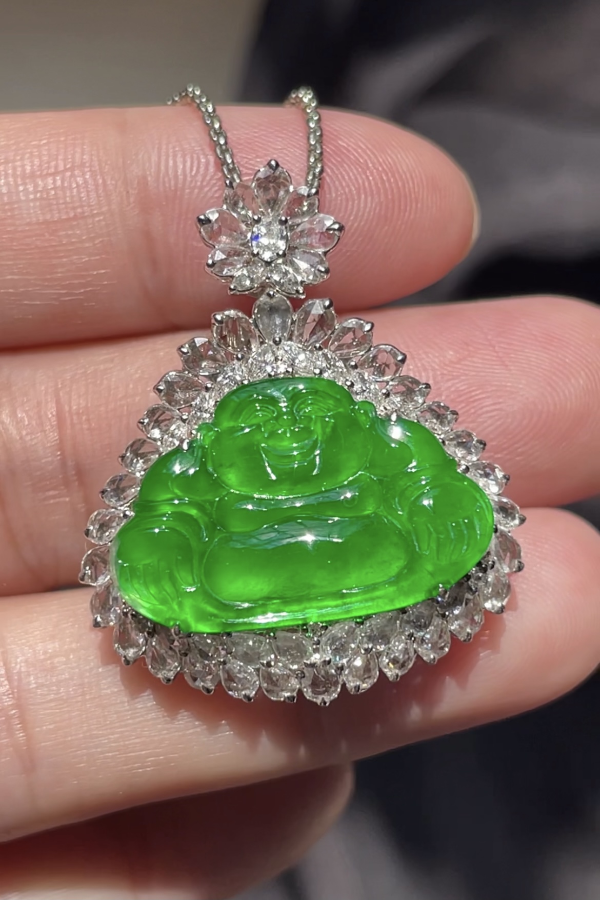 ️【玻璃种正阳绿，佛】高品质 晶莹剔透，起莹光，通透水润，玉质细腻，翠色鲜艳，18k金奢华钻石镶嵌️，22.7-15-2.7
