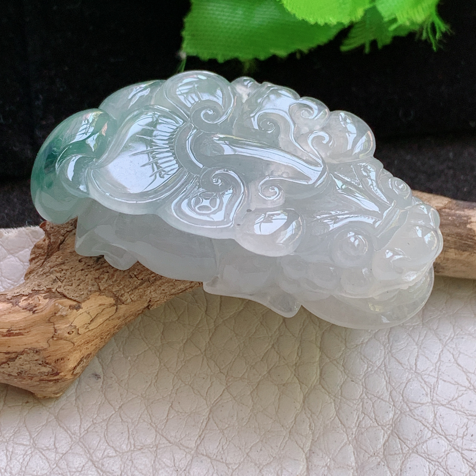 yn实拍45*24.5*12缅甸翡翠a货精雕飘花胶感招财貔貅 皮休玉吊坠
