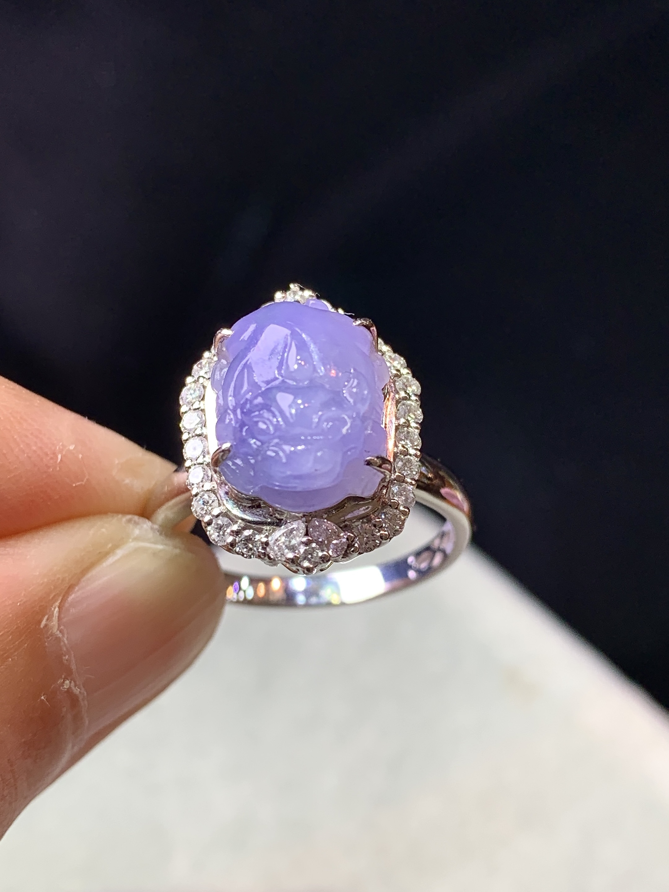 18k金钻镶嵌紫罗兰貔貅戒指 玉质细腻 色泽艳丽清新 圈口13.5 整体尺寸17.2*12.8*10