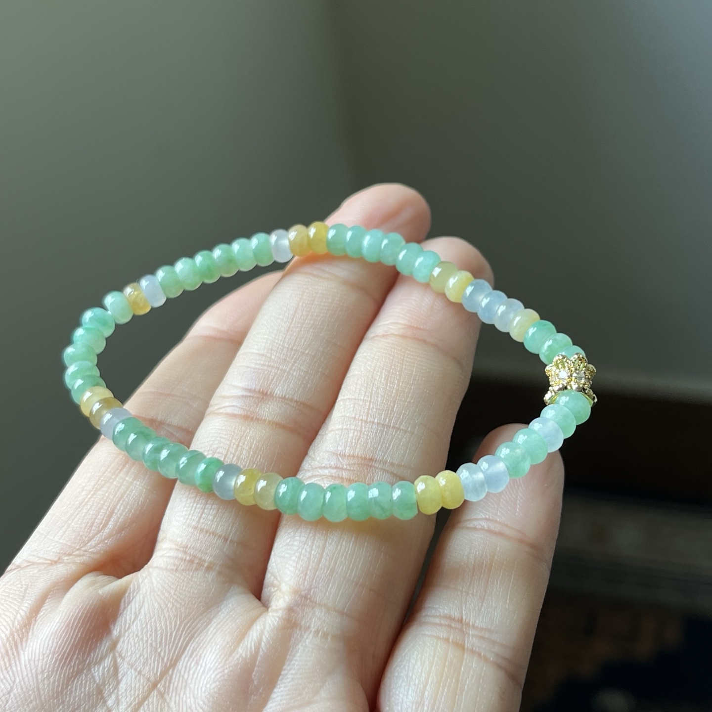 冰种三彩算盘珠手链，种水好，冰透，尺寸4.6×2.8，清货