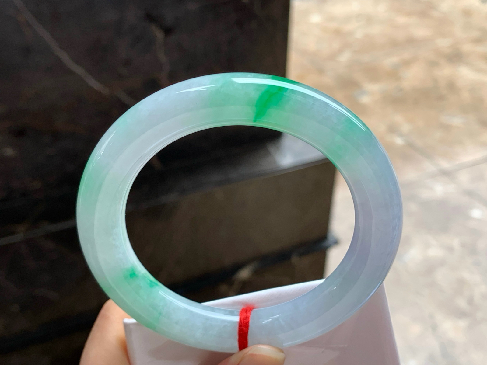 60-12
飘绿圆条手镯^_^鲜艳