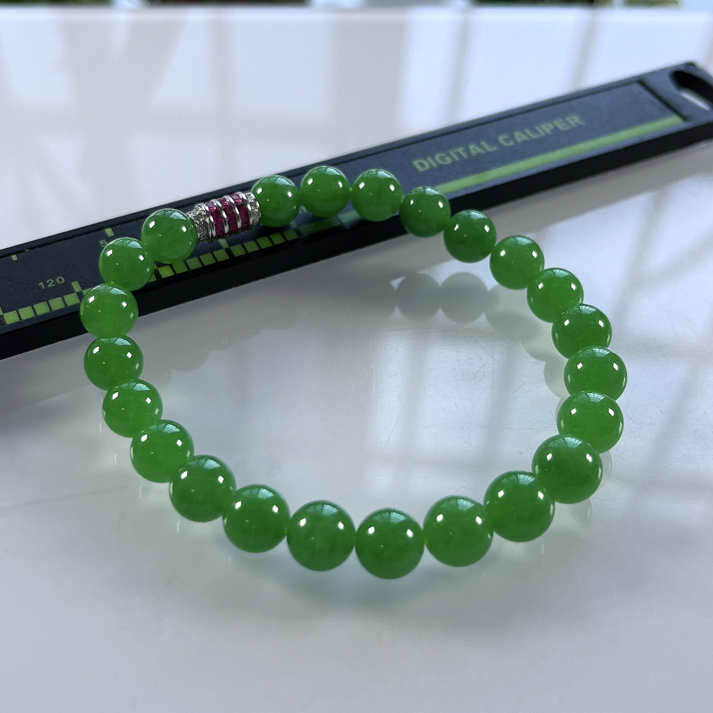 收藏传承级别，缅甸天然翡翠A货，卡7.8冰种起胶浓正阳绿圆珠手串手链，尺寸：7～7.8mm/23颗，长度175mm，重量：16.42g，925银扣。