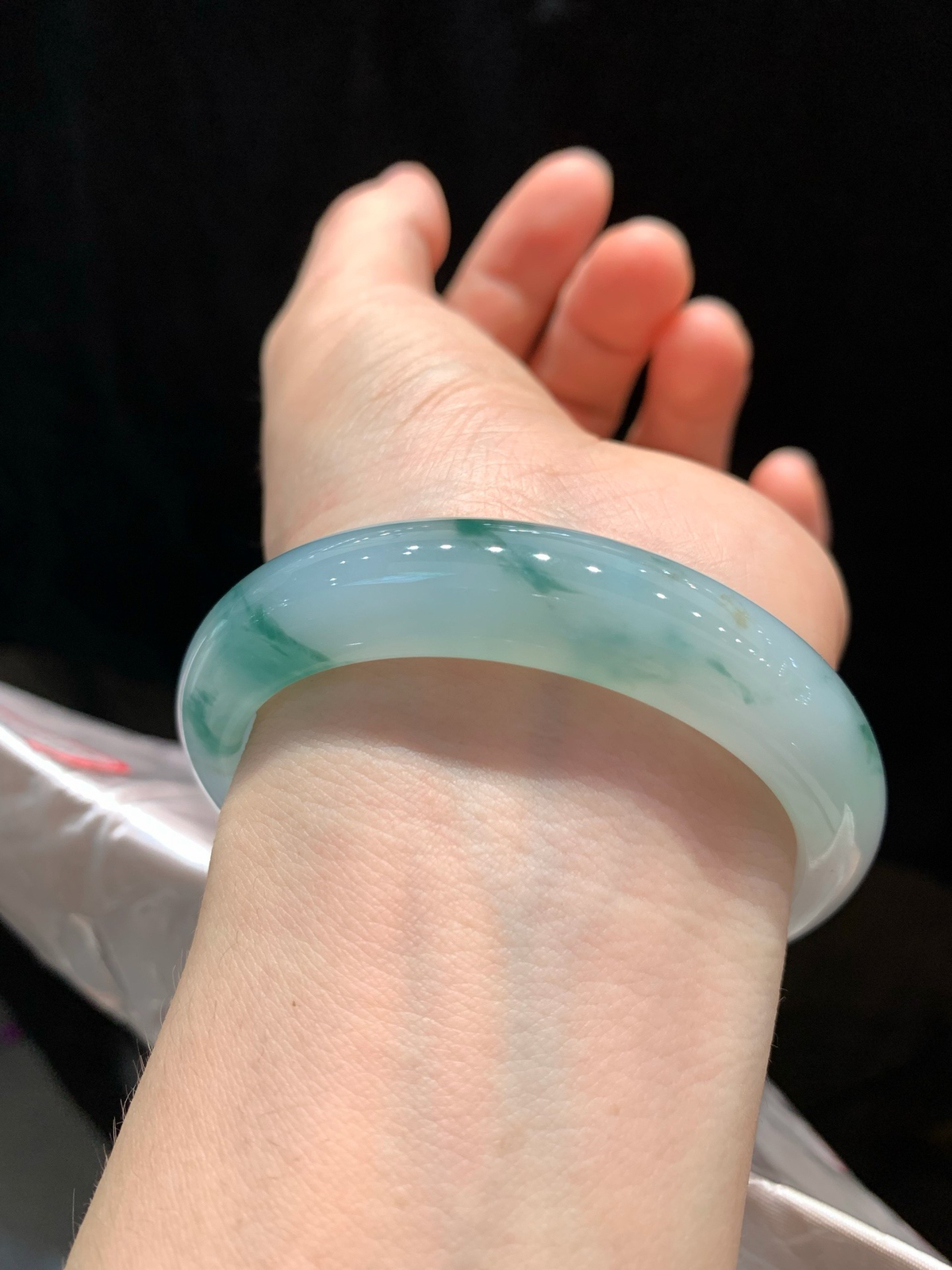 尺寸55.9/12.4/8.2，冰飘花手镯
水润细腻 清新甜美