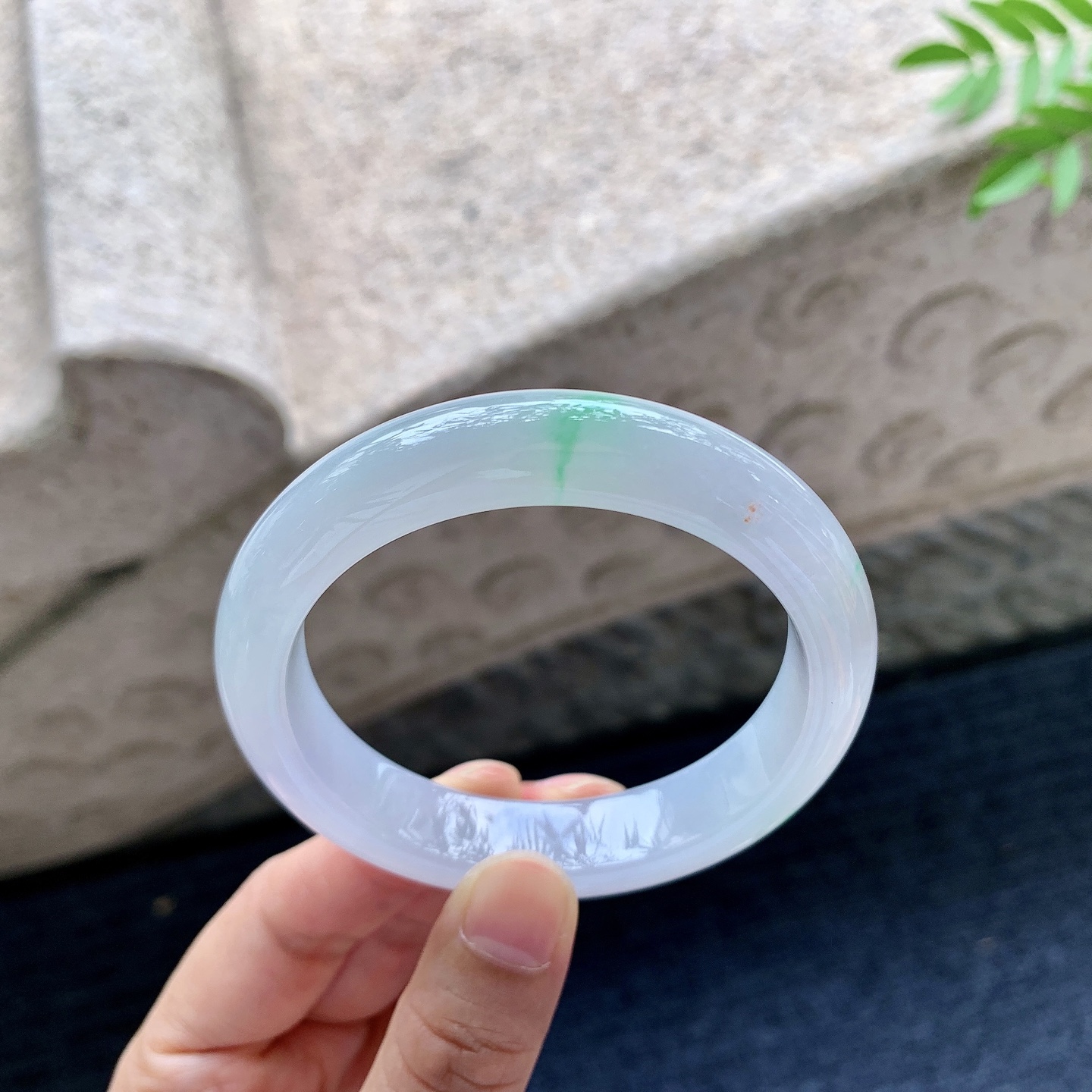 正圈53 54【圈口】54/11.5/8.2【编码】C5071139【描述】细糯春彩，水润，种老，细腻，打灯有絮线