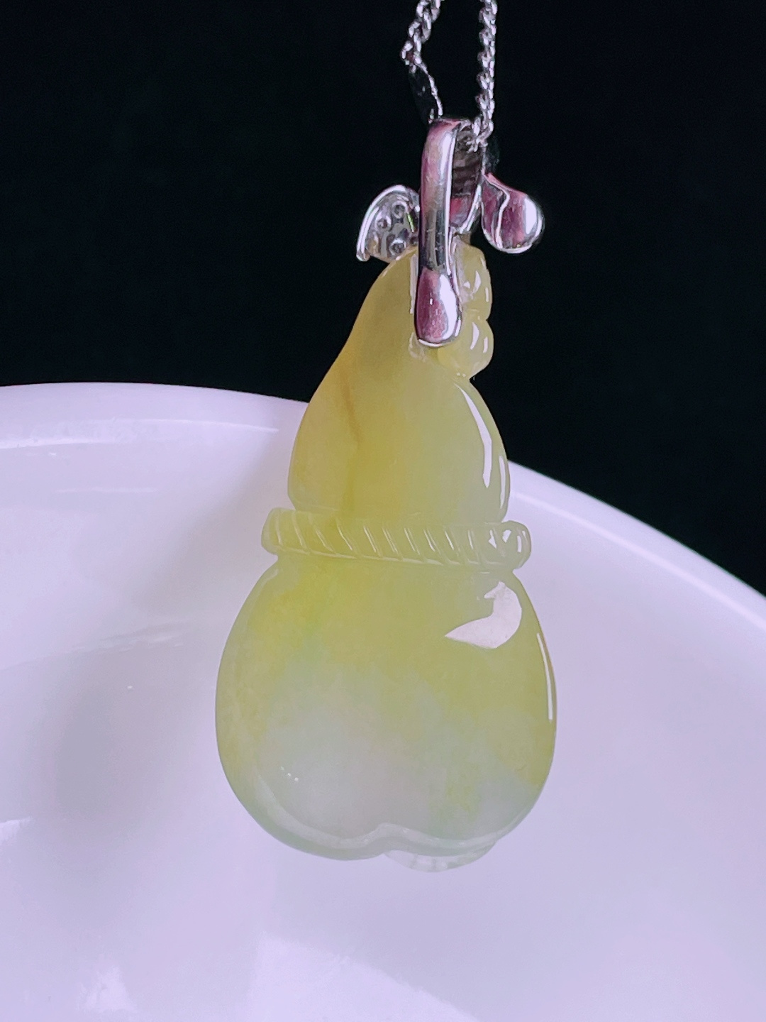 ️冰黄葫芦，老种起光，细底通透，尺寸：35裸石29.5/16/8.3mm0711