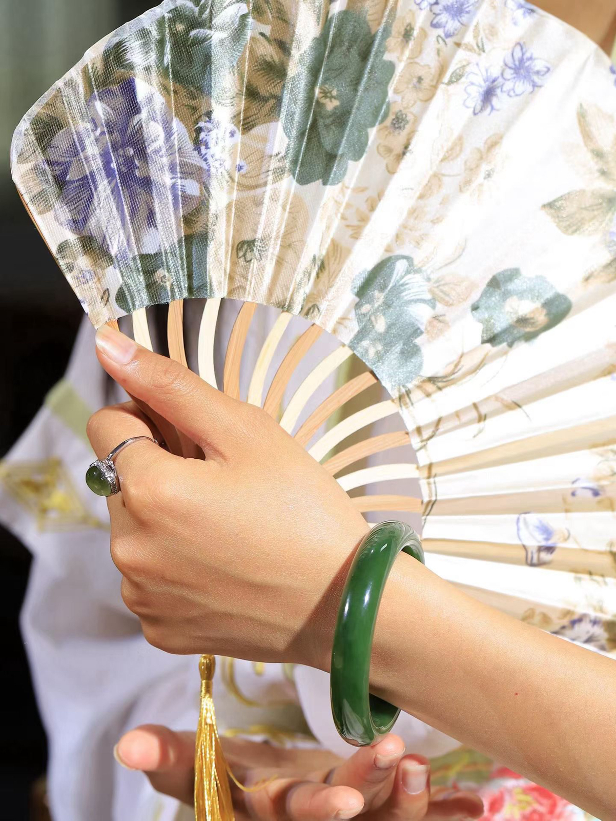 【碧波流转·手镯】

收藏级臻品️和田玉碧玉手镯，玉质细腻温润，手感舒适，️线条流畅，简约大