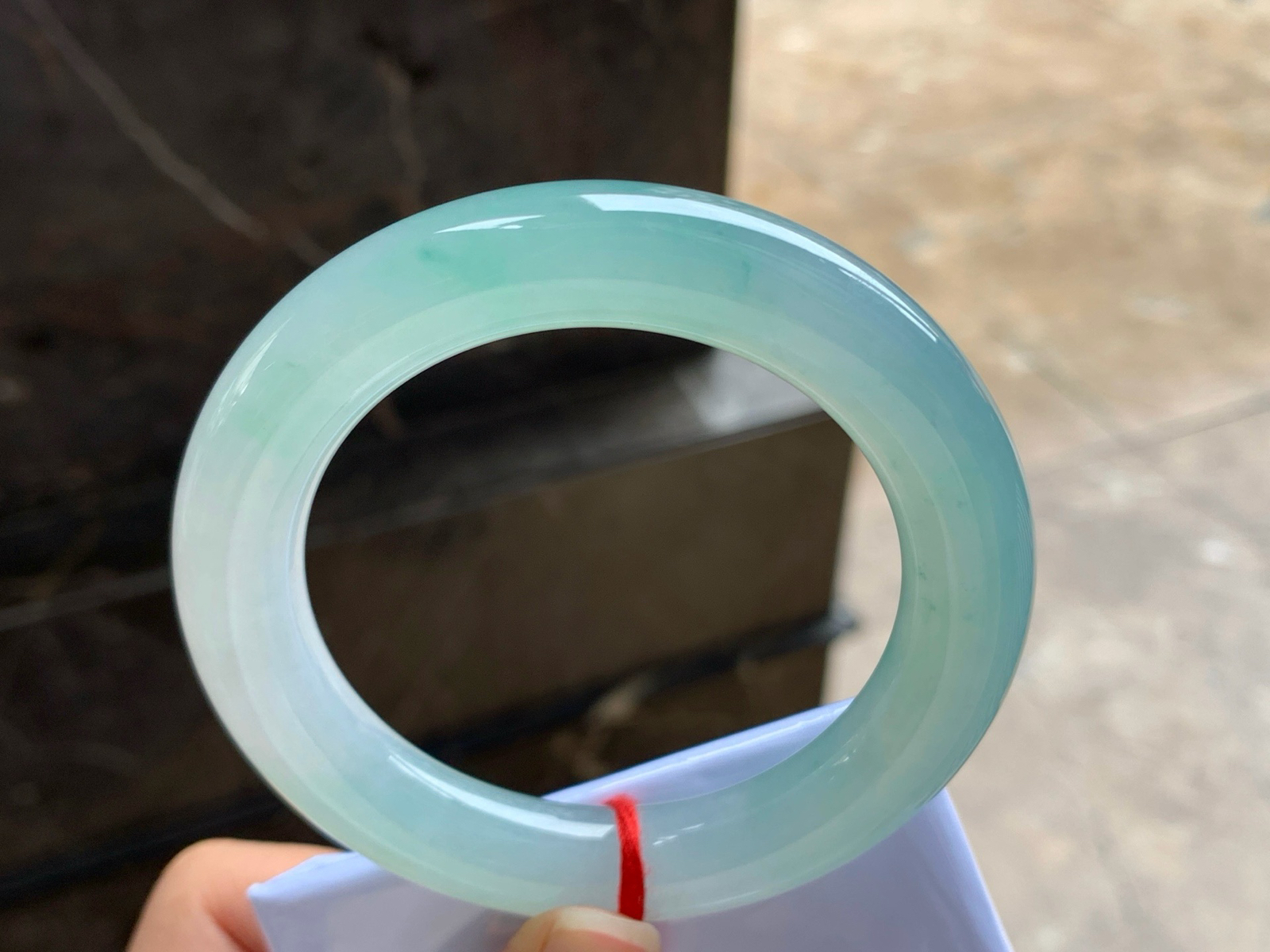 56-12.5
冰蓝圆条手镯^_^水润冰透