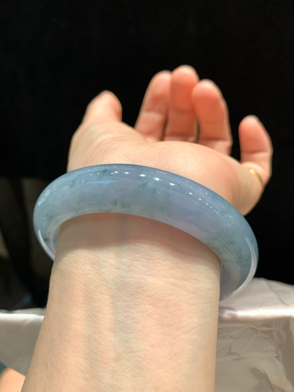 尺寸56.8/13.3/9.7，紫罗兰飘花手镯
水润细腻 种老