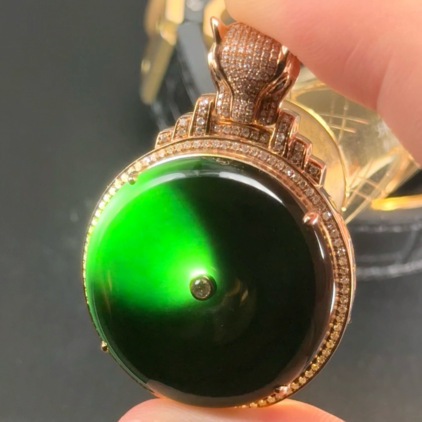 精品18k墨翠平安扣 种好色正 黑度极好 打灯通透 油性十足  尺寸45.9