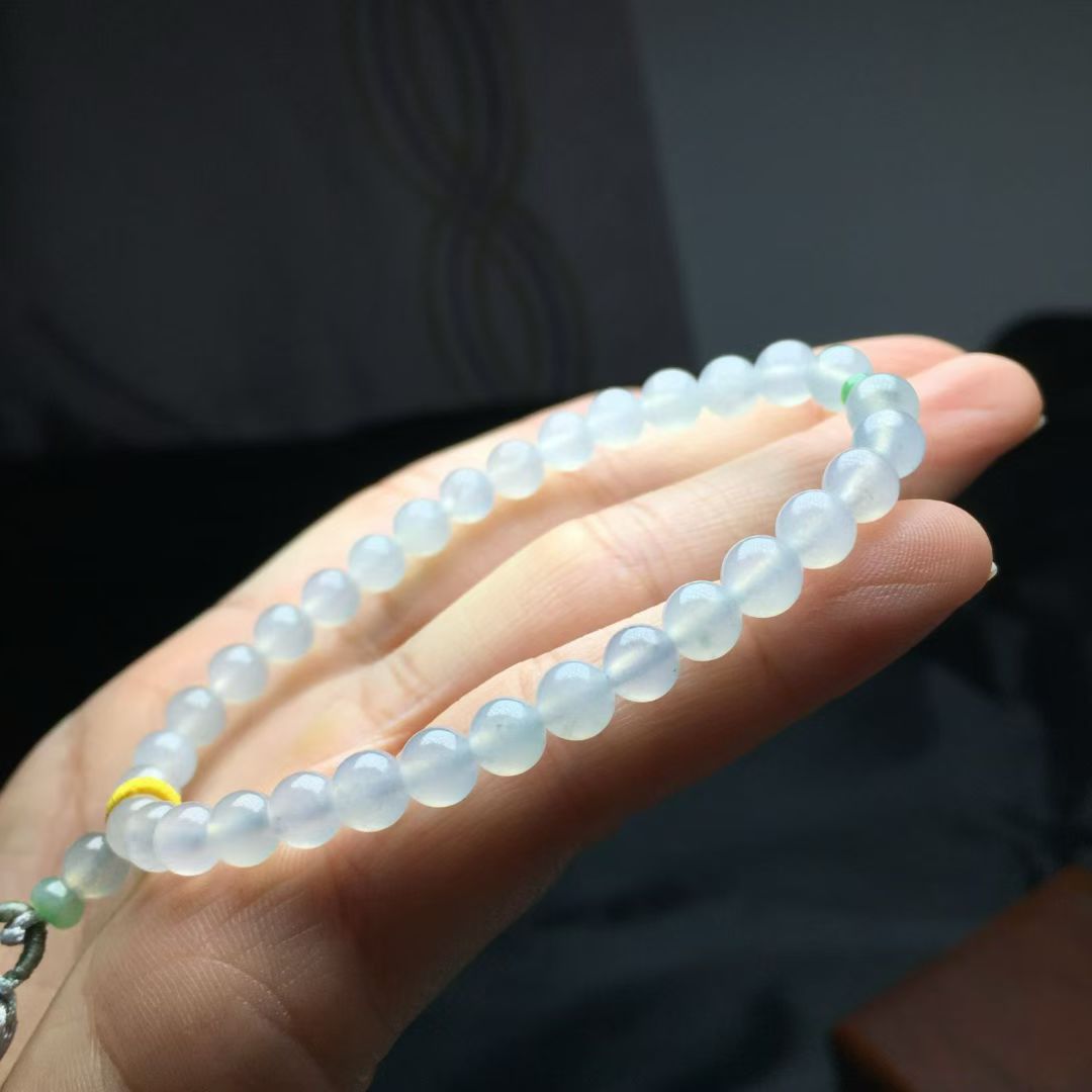 ️ 冰种手链，卡5.8mm，32颗，种好，玉质细腻，均匀，度极高