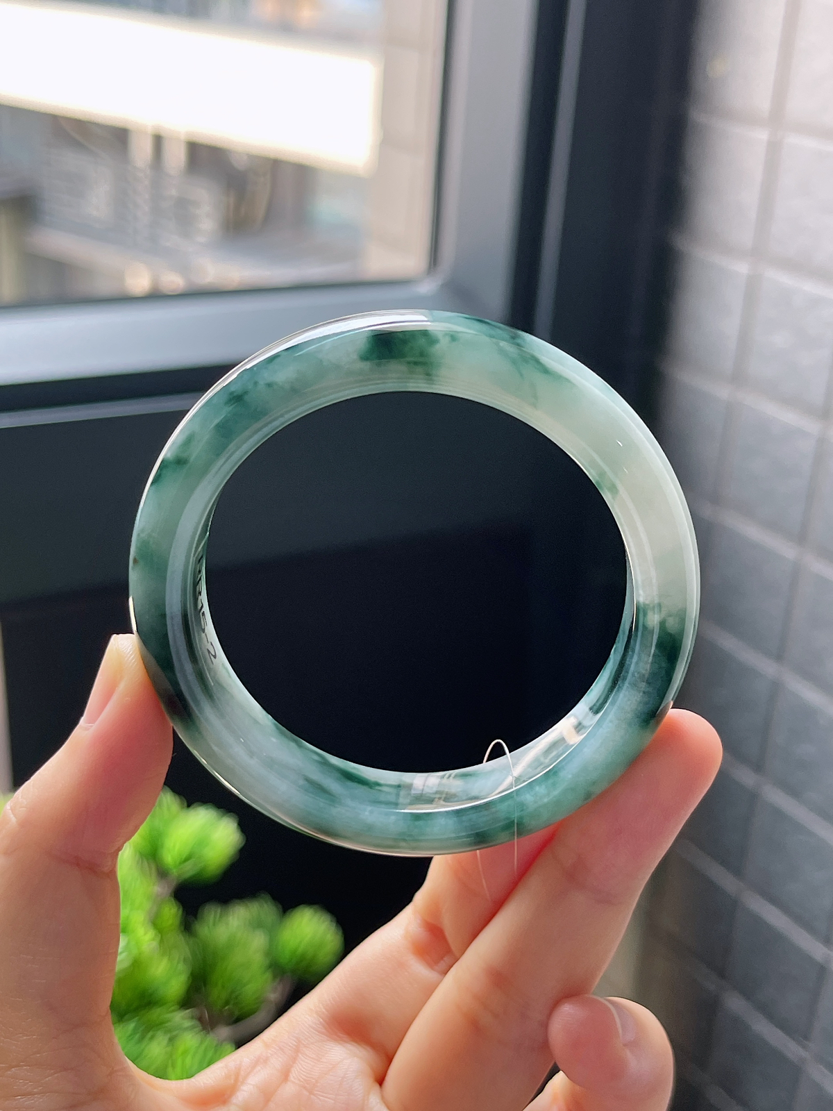正圈52.2圈口，翡翠糯化种飘绿手镯