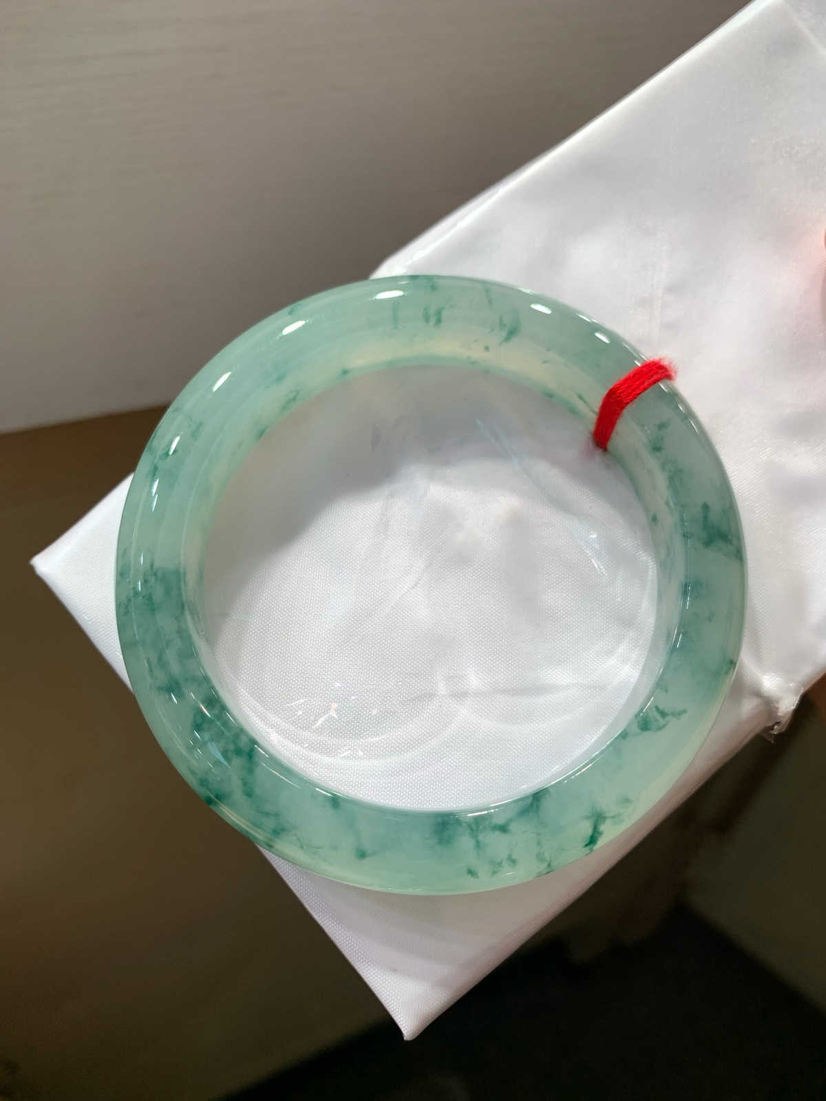 尺寸57.5/12.8/9.4，冰飘花手镯
冰透细腻 种老肉细