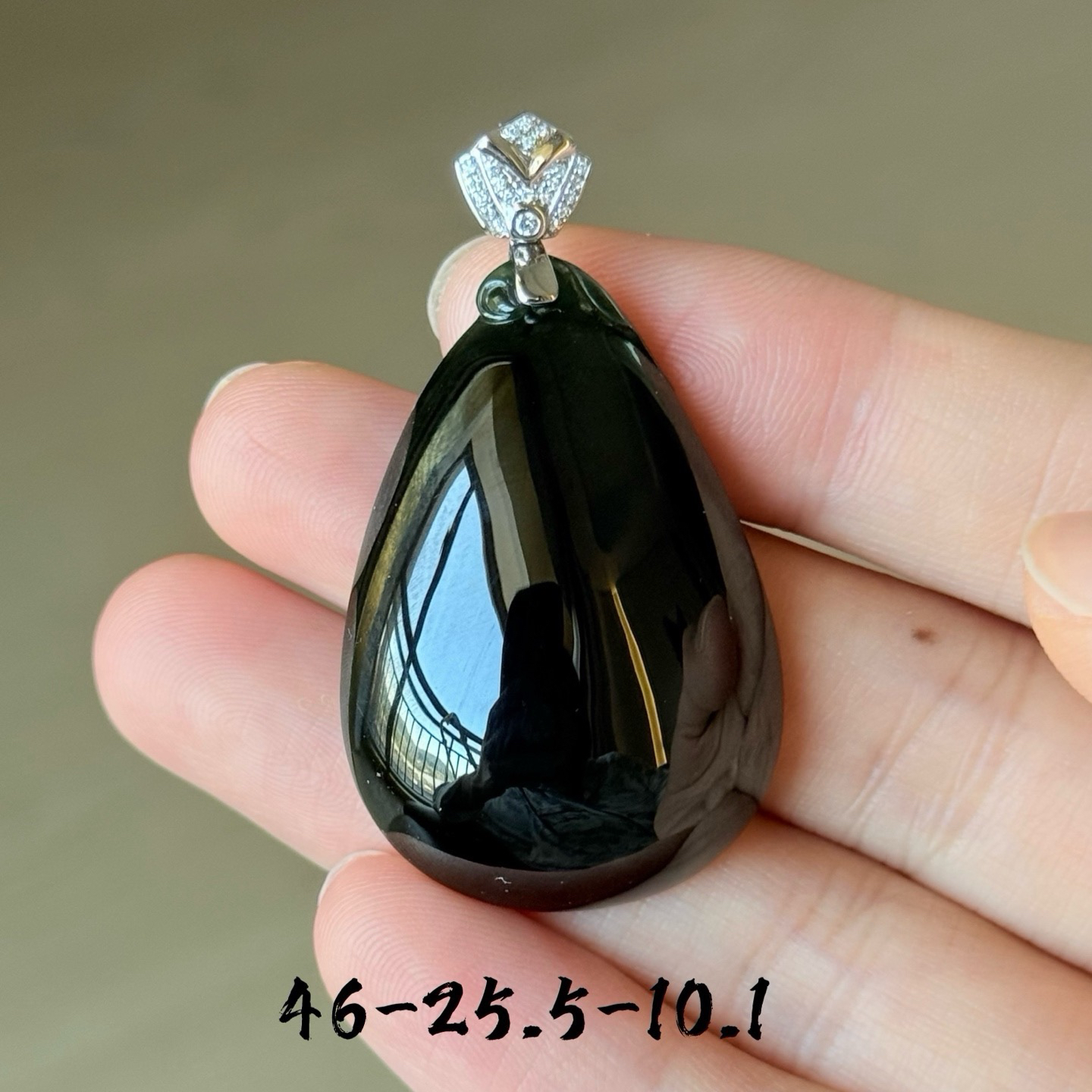 精品18k墨翠水滴吊坠 种好色正 黑度极好 打灯通透 油性十足 尺寸46