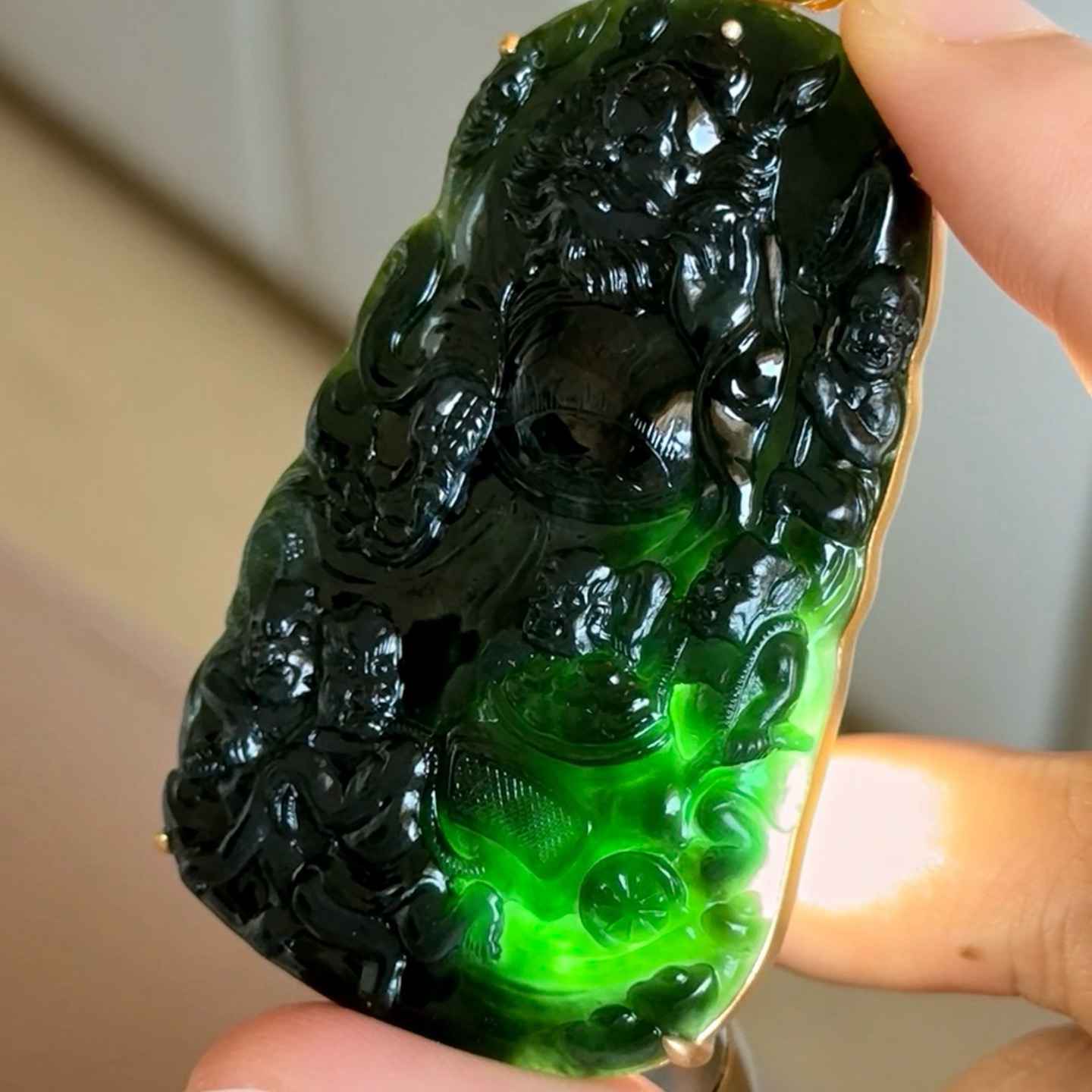 精品18k墨翠钟馗 种好色正 黑度极好 打灯通透 油性十足  尺寸73.8