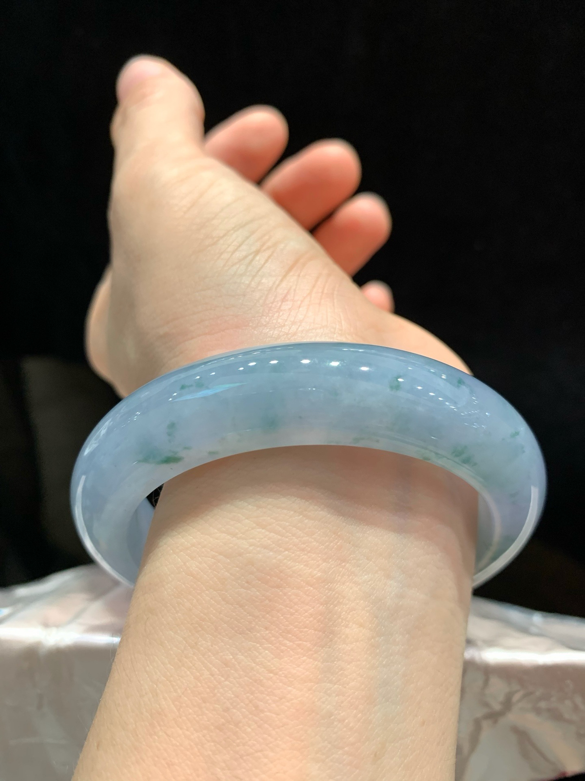 尺寸56.8/13.3/9.7，紫罗兰飘花手镯
水润细腻 种老