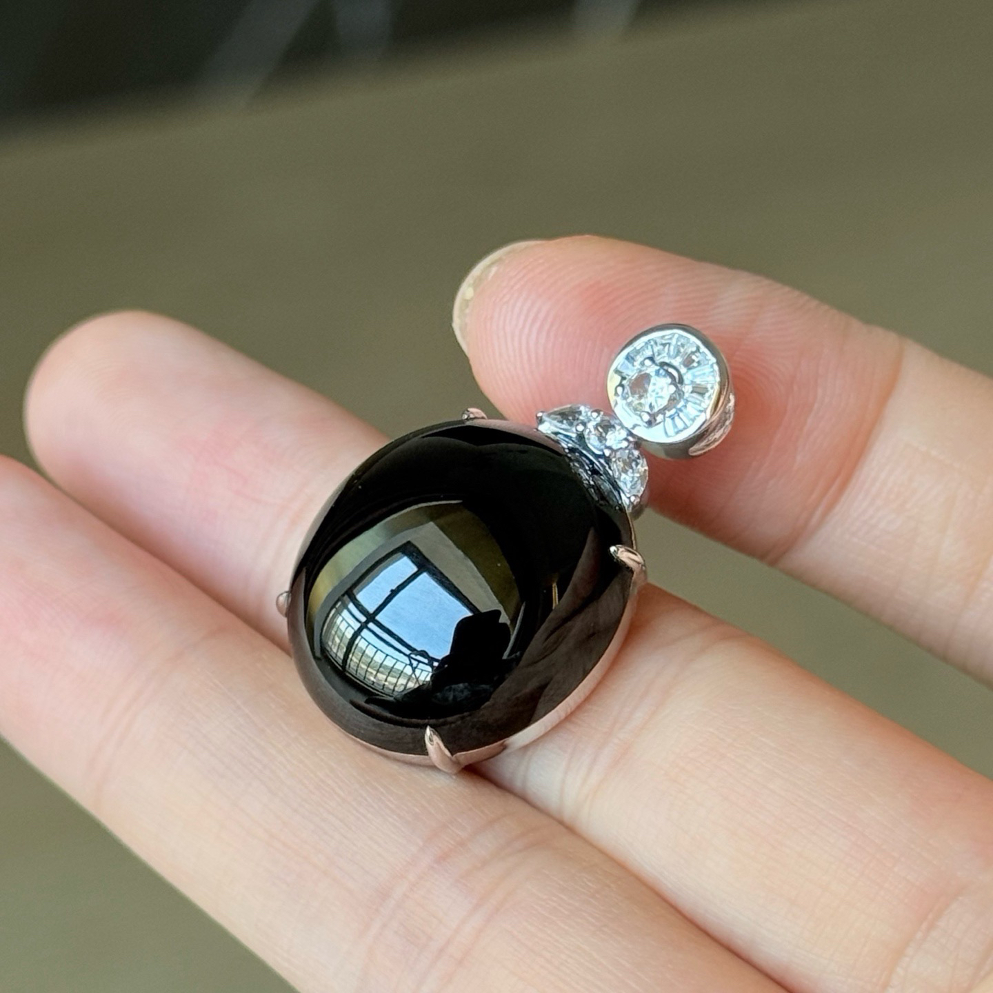 精品18k墨翠蛋面吊坠 种好色正 黑度极好 打灯通透 油性十足  尺寸30.6