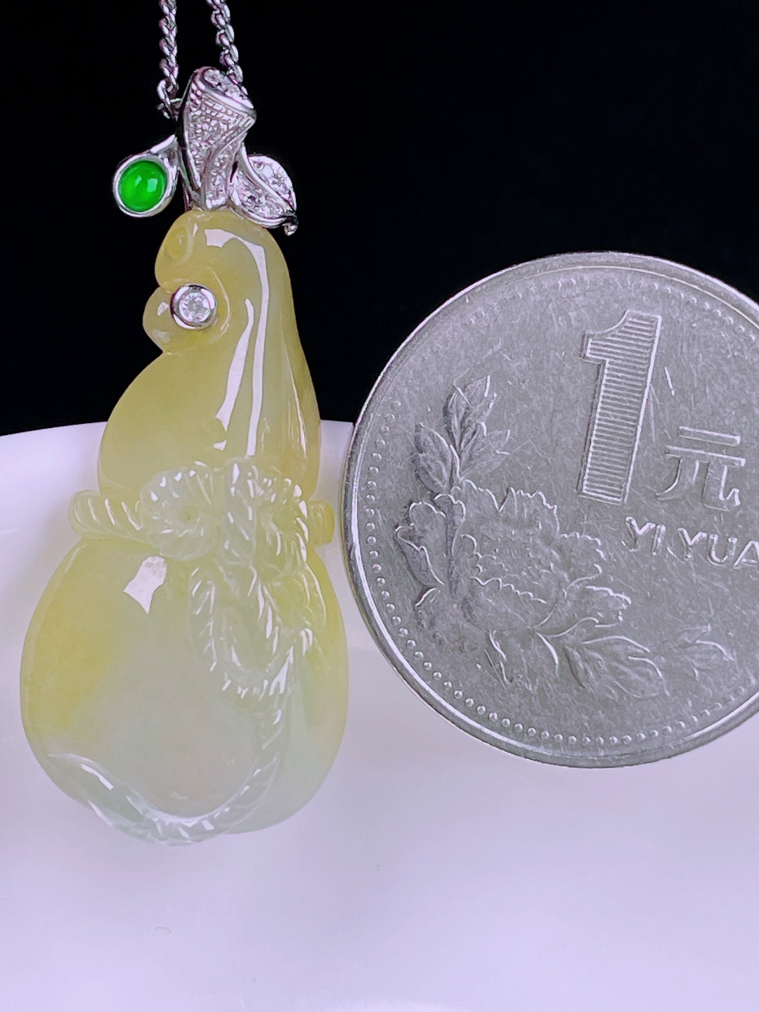 ️冰黄葫芦，老种起光，细底通透，尺寸：35裸石29.5/16/8.3mm0711