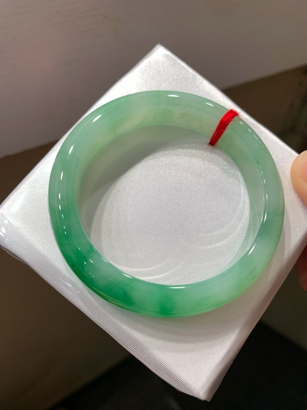 尺寸50.4/13.4/8.9，带色手镯
水润清爽 有种有色
