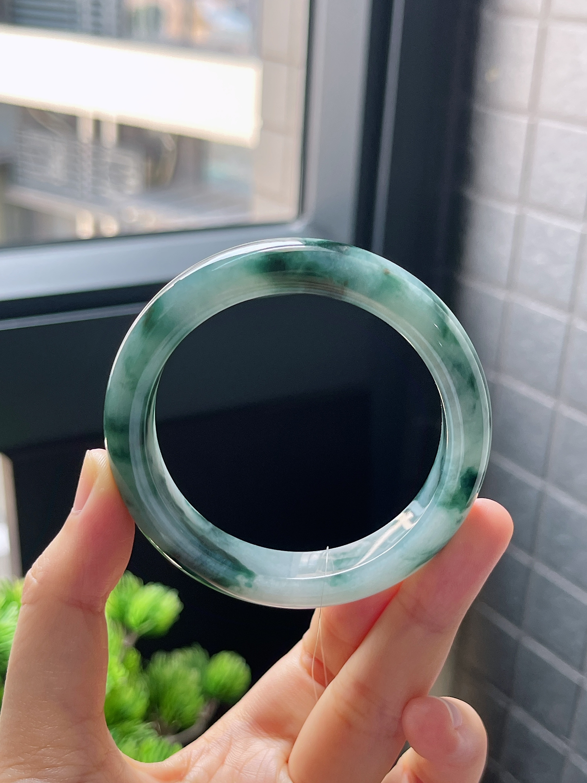 正圈52.2圈口，翡翠糯化种飘绿手镯