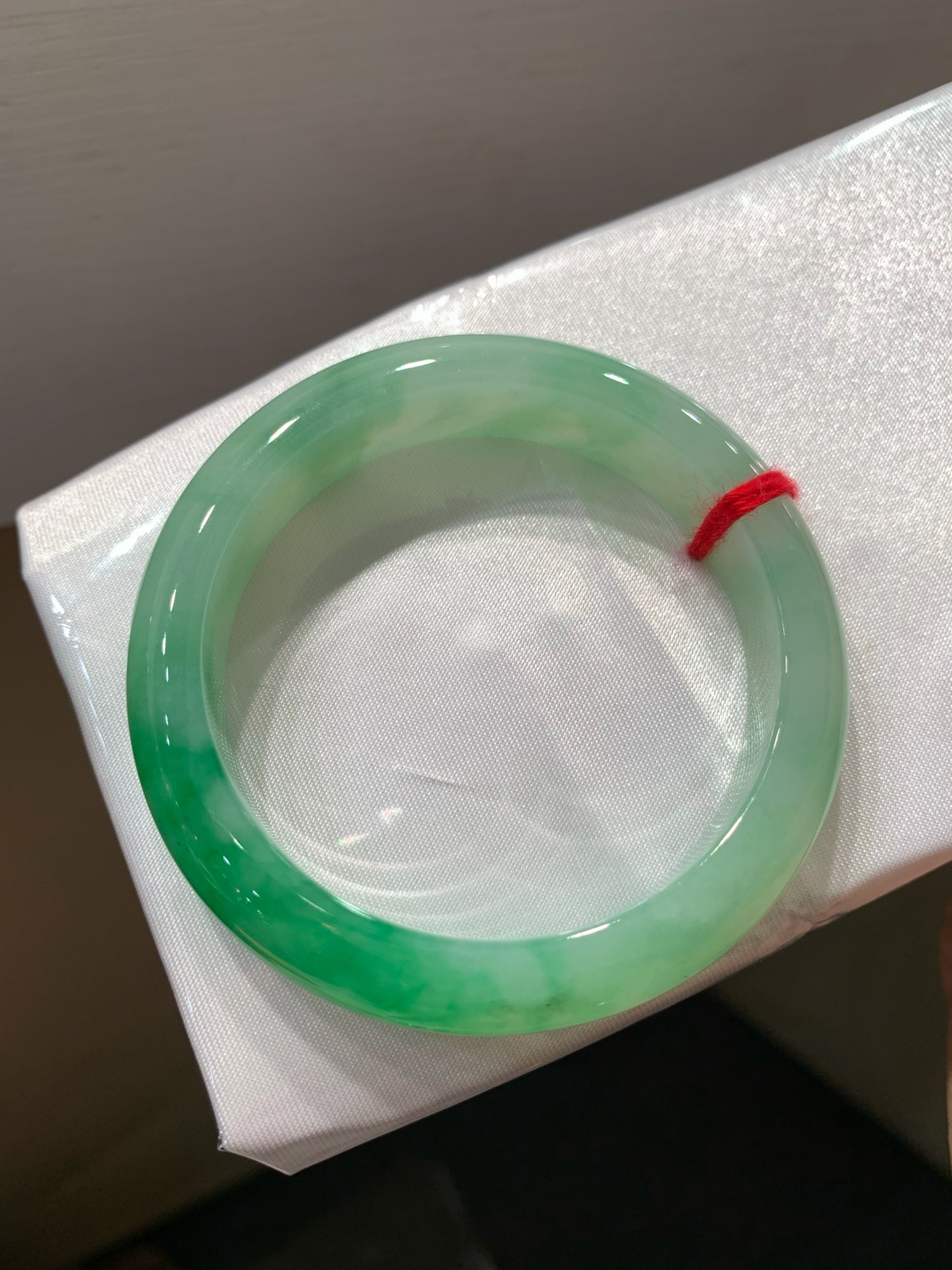 尺寸50.4/13.4/8.9，带色手镯
水润清爽 有种有色