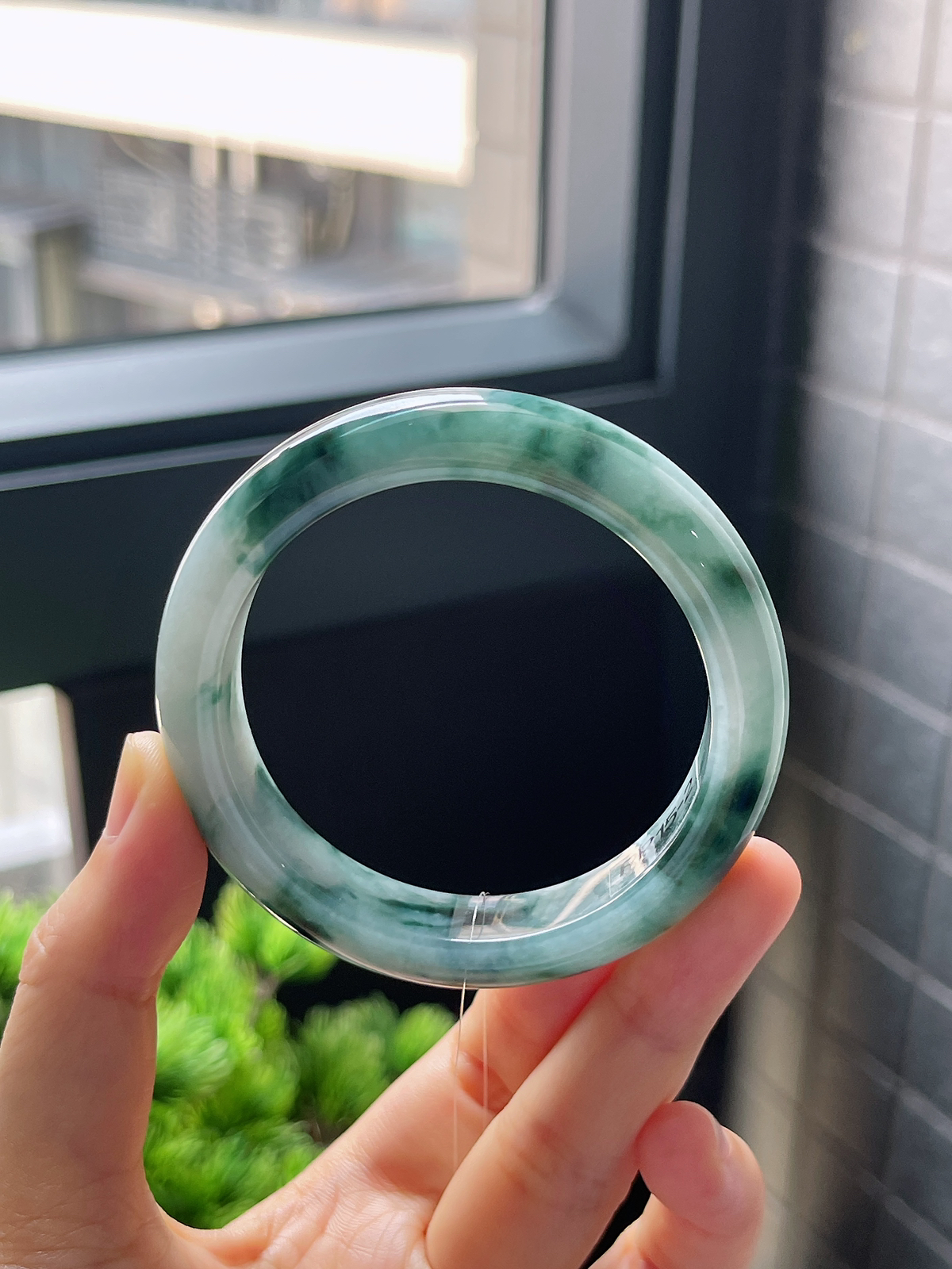 正圈52.2圈口，翡翠糯化种飘绿手镯