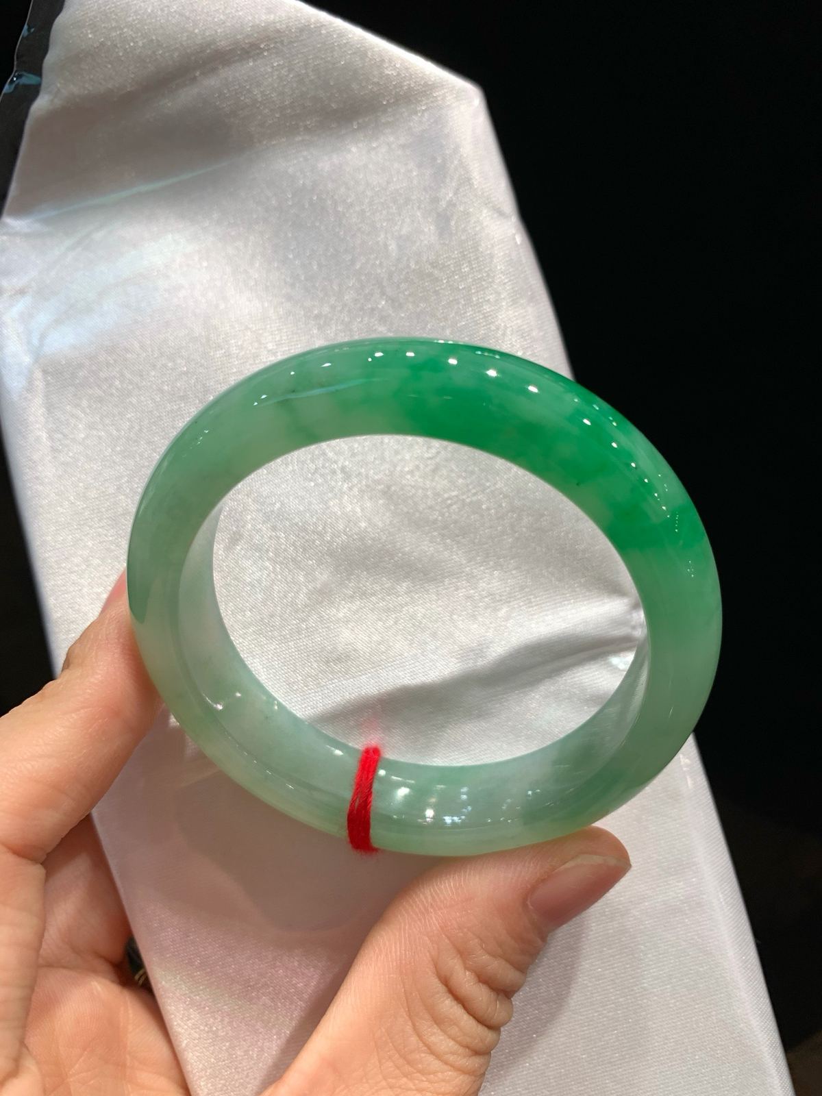 尺寸50.4/13.4/8.9，带色手镯
水润清爽 有种有色