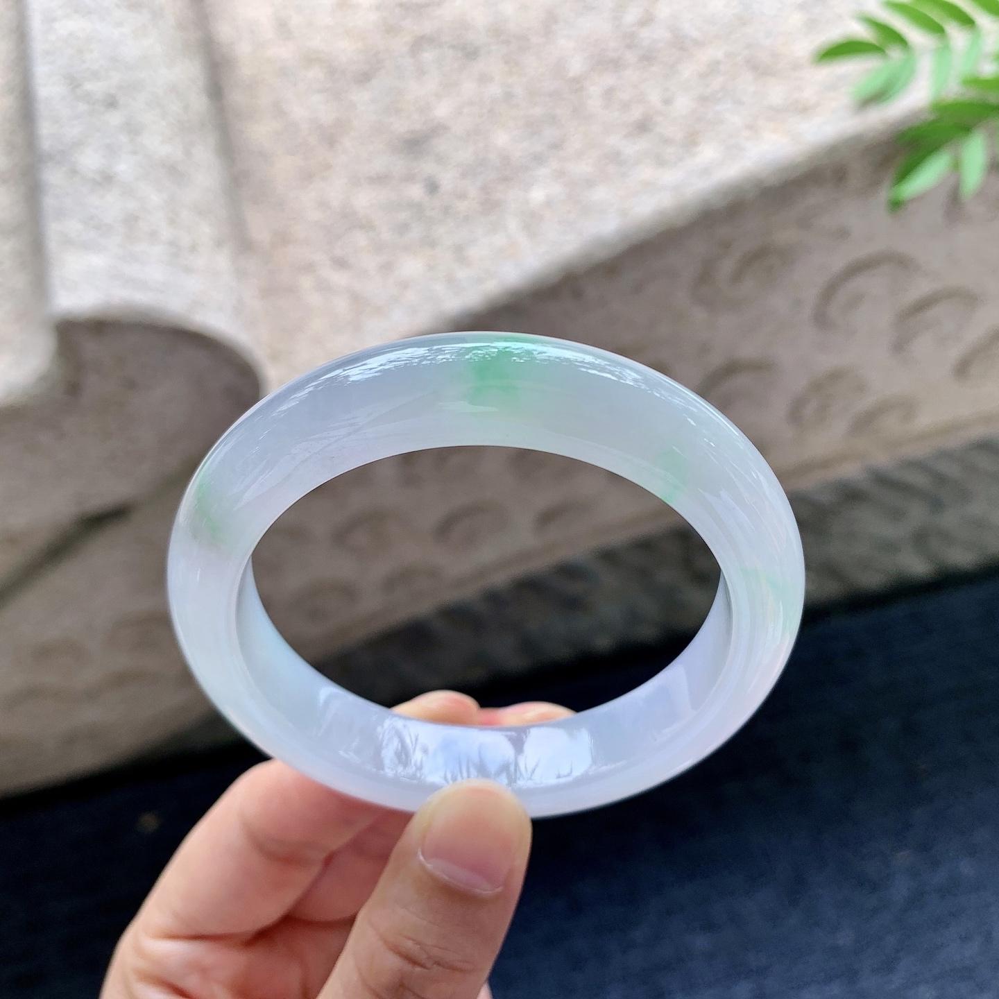 正圈53 54【圈口】54/11.5/8.2【编码】C5071139【描述】细糯春彩，水润，种老，细腻，打灯有絮线