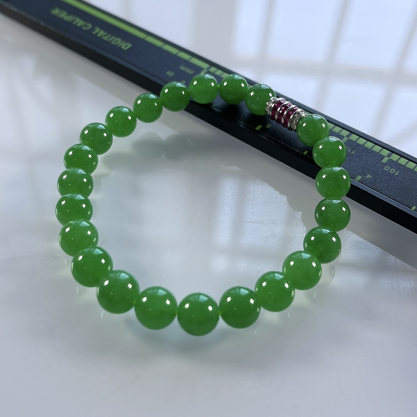 收藏传承级别，缅甸天然翡翠A货，卡7.8冰种起胶浓正阳绿圆珠手串手链，尺寸：7～7.8mm/23颗，长度175mm，重量：16.42g，925银扣。