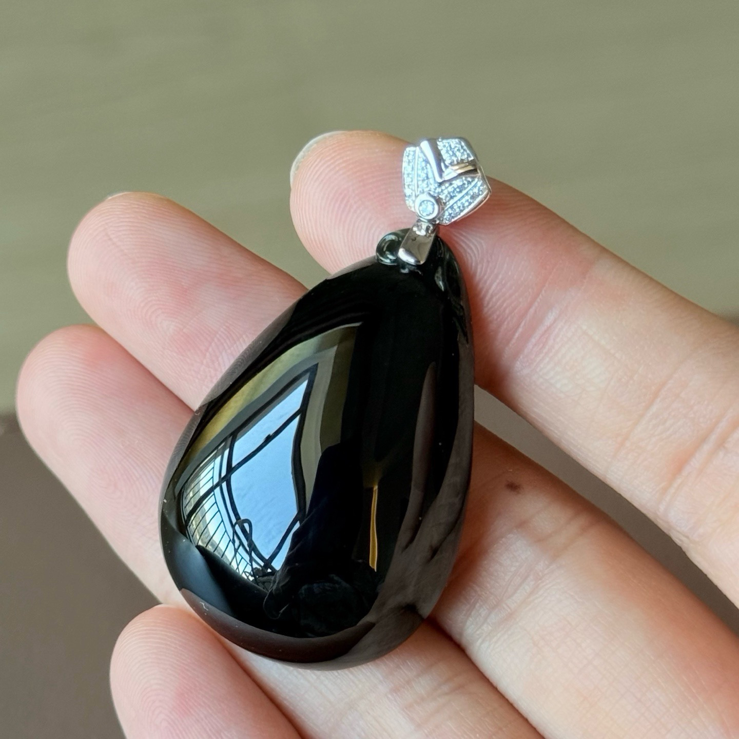 精品18k墨翠水滴吊坠 种好色正 黑度极好 打灯通透 油性十足 尺寸46
