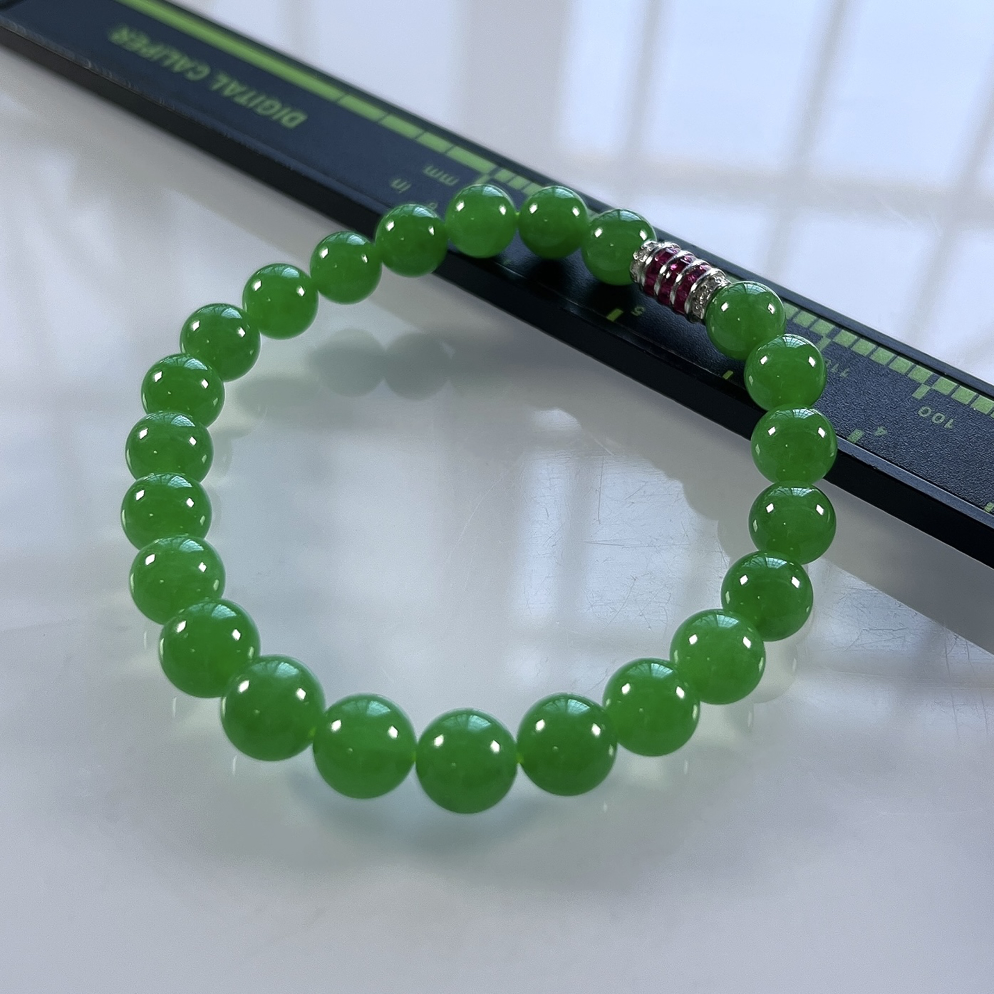 收藏传承级别，缅甸天然翡翠A货，卡7.8冰种起胶浓正阳绿圆珠手串手链，尺寸：7～7.8mm/23颗，长度175mm，重量：16.42g，925银扣。