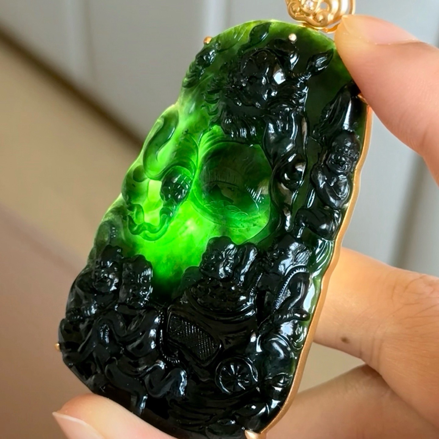 精品18k墨翠钟馗 种好色正 黑度极好 打灯通透 油性十足  尺寸73.8