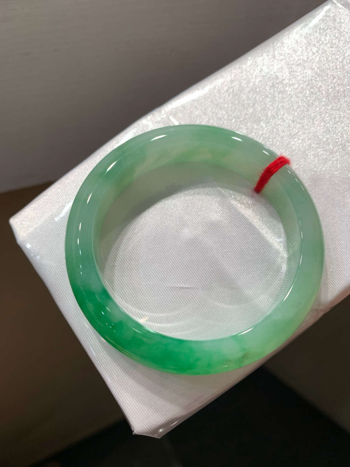 尺寸50.4/13.4/8.9，带色手镯
水润清爽 有种有色