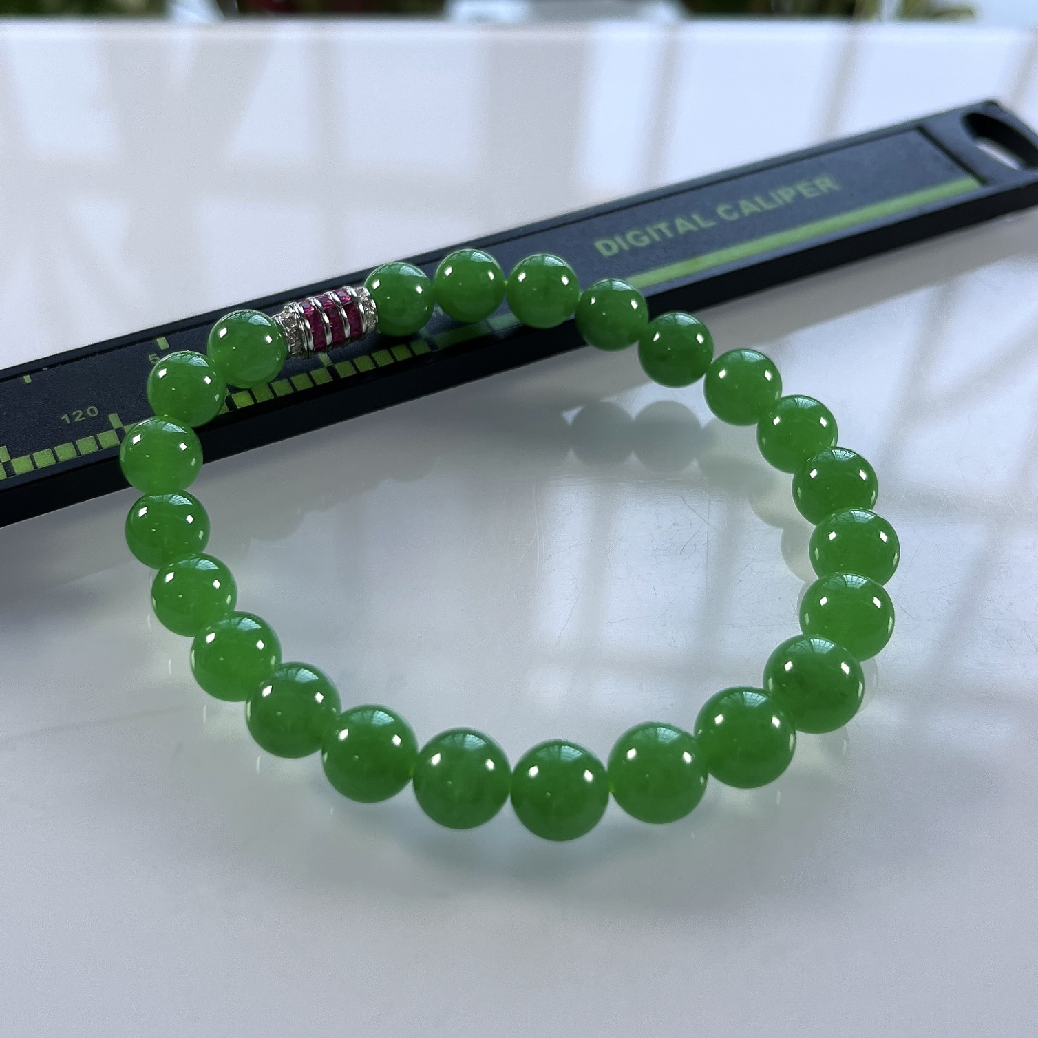 收藏传承级别，缅甸天然翡翠A货，卡7.8冰种起胶浓正阳绿圆珠手串手链，尺寸：7～7.8mm/23颗，