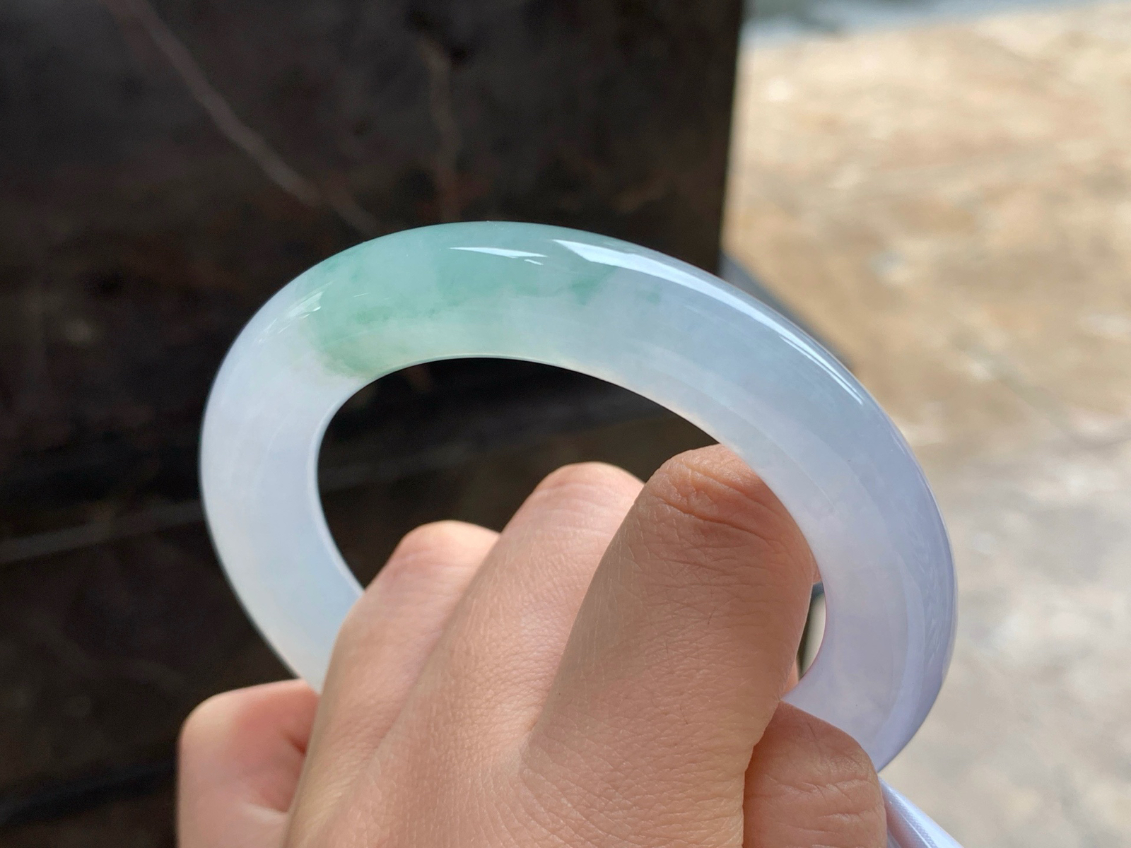 55-12
飘花圆条手镯^_^水润冰透