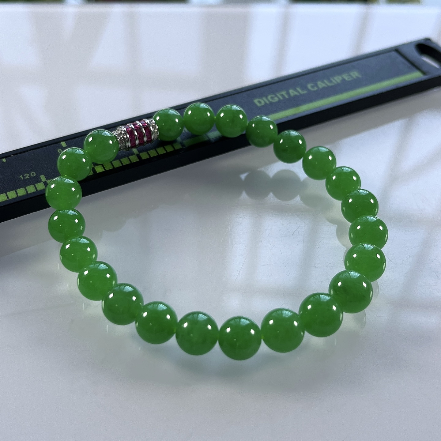 收藏传承级别，缅甸天然翡翠A货，卡7.8冰种起胶浓正阳绿圆珠手串手链，尺寸：7～7.8mm/23颗，长度175mm，重量：16.42g，925银扣。