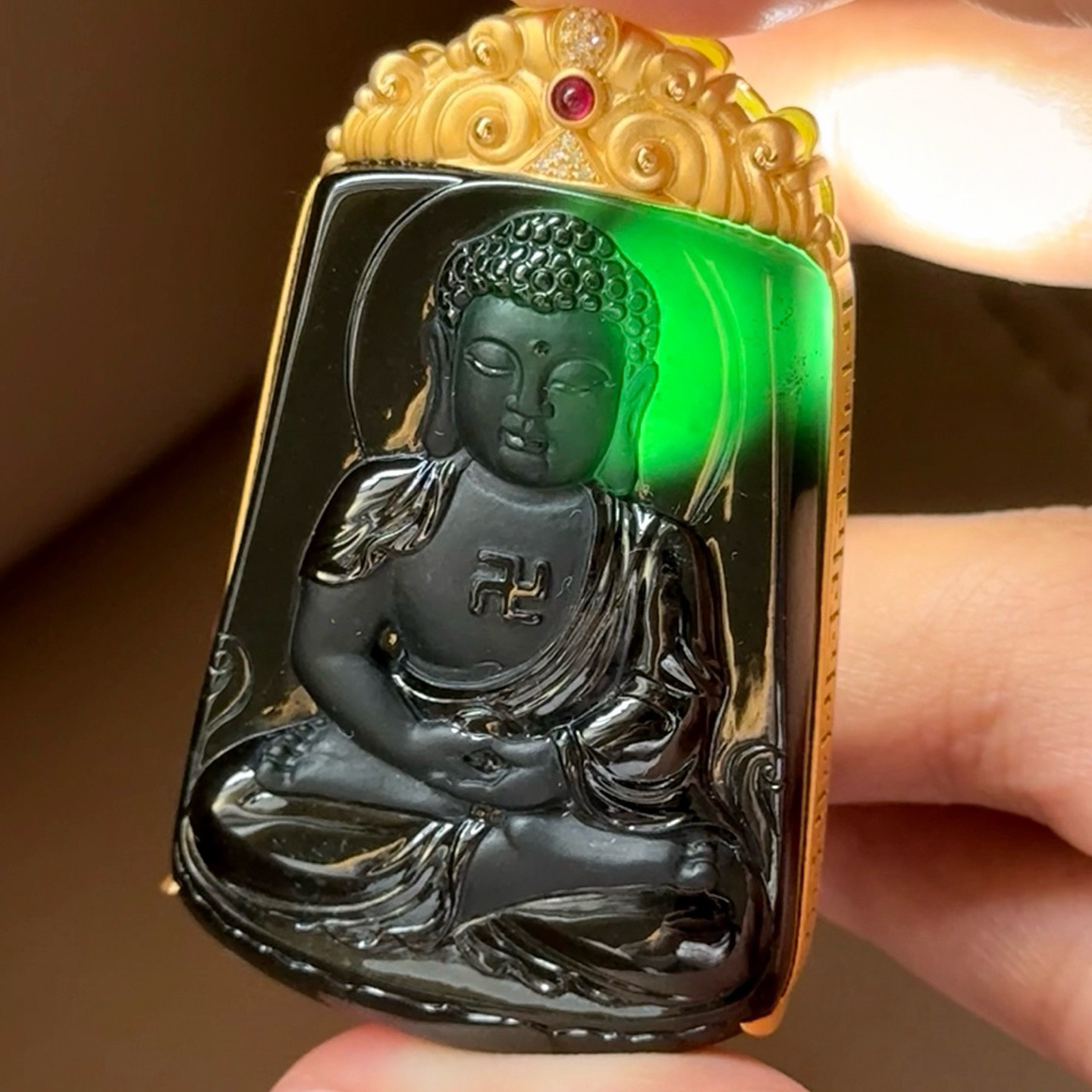 精品18k墨翠大日如来 种好色正 黑度极好 打灯通透 油性十足  尺寸54.8